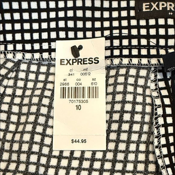 New Express Monochrome Grid Pattern Shorts - Picture 3 of 9